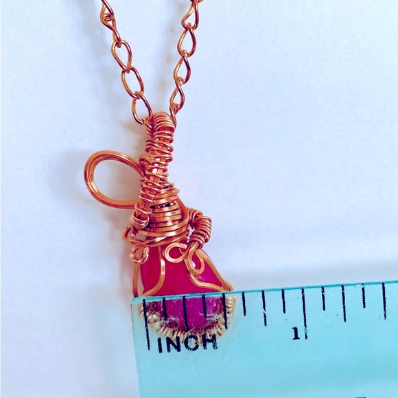 Natural pink jade gemstone wirewrapped pendant necklace - Picture 4 of 4